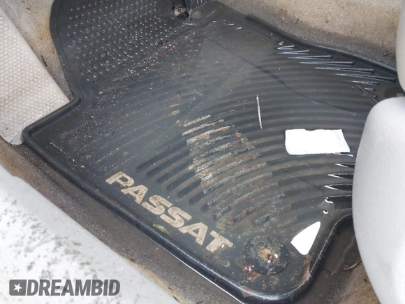 2015 Volkswagen Passat SE z VIN 1VWBV7A34FC085960, wystawiony jako IAAI lot #41464038 z przebiegiem 85 312 mil mil oraz . Historia ofert i sprzedaży dostępna na DreamBid. Obrazek 12.