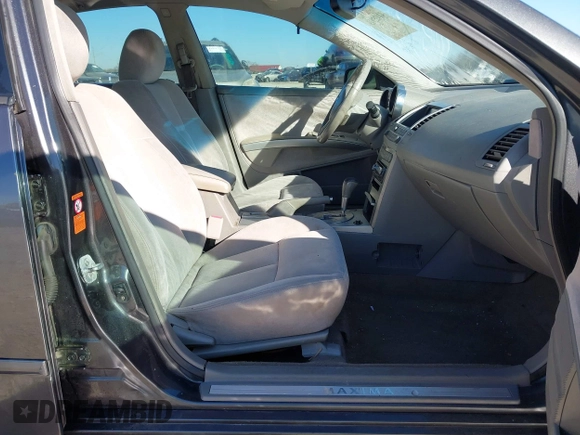 2006 Nissan Maxima 3.5 SL with VIN 1N4BA41E56C824340, listed as a IAAI auction lot 41425919 with 298,407 mi miles. Bid and sale history available at carsss.com. Image 5.