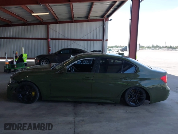 2012 BMW 3 Series 335i с VIN WBA3A9C55CFX59649, выставлен на аукционе IAAI как лот 42092969 с пробегом 182 620 миль миль и . История ставок и продаж доступна на DreamBid. Изображение 14.