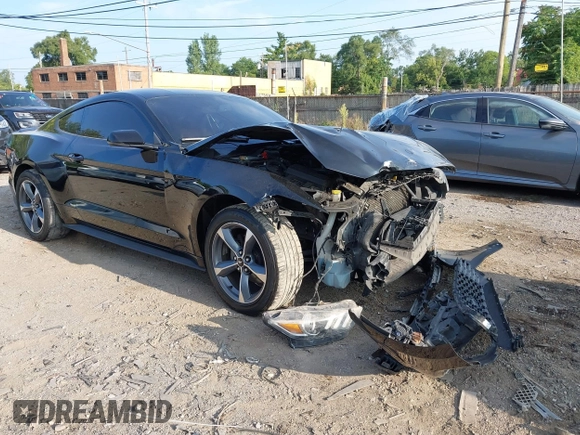 2015 Ford Mustang EcoBoost z VIN 1FA6P8TH1F5303375, wystawiony jako IAAI lot #40158795 z przebiegiem 134 668 mil mil oraz . Historia ofert i sprzedaży dostępna na DreamBid. Obrazek 1.