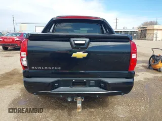 2013 Chevrolet Avalanche LT z VIN 3GNTKFE70DG297831, wystawiony jako IAAI lot #41709367 z przebiegiem 107 811 mil mil oraz . Historia ofert i sprzedaży dostępna na DreamBid. Obrazek 16.
