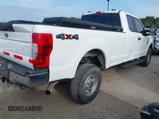 2020 Ford F-250 XL z VIN 1FT7X2B64LEC88751, wystawiony jako IAAI lot #42621080 z przebiegiem 131 199 mil mil oraz . Historia ofert i sprzedaży dostępna na DreamBid. Obrazek 4.
