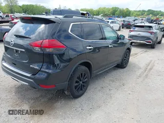 2017 Nissan Rogue SL z VIN 5N1AT2MV0HC816967, wystawiony jako IAAI lot #42190251 z przebiegiem 198 041 mil mil oraz . Historia ofert i sprzedaży dostępna na DreamBid. Obrazek 4.