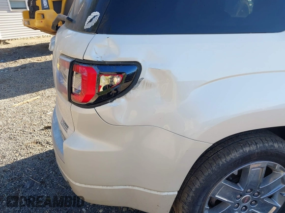 2015 GMC Acadia Denali with VIN 1GKKVTKD1FJ122367, listed as a IAAI auction lot 41850329 with 82,612 mi miles. Bid and sale history available at carsss.com. Image 6.