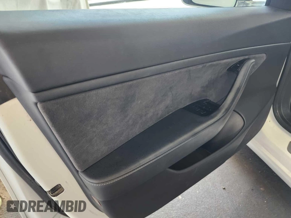 2020 Tesla Model 3 Long Range z VIN 5YJ3E1EB0LF636678, wystawiony jako IAAI lot #42575821 z przebiegiem 65 515 mil mil oraz . Historia ofert i sprzedaży dostępna na DreamBid. Obrazek 2.