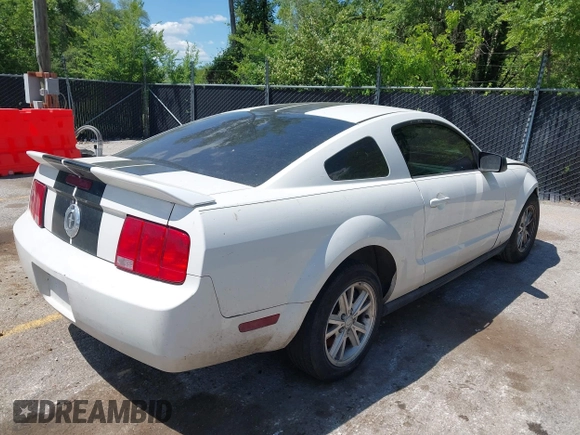 2007 Ford Mustang Deluxe z VIN 1ZVFT80N575365456, wystawiony jako IAAI lot #42195036 z przebiegiem 171 271 mil mil oraz . Historia ofert i sprzedaży dostępna na DreamBid. Obrazek 4.