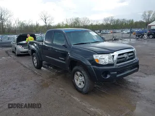2009 Toyota Tacoma z VIN 5TEUU42N69Z611413, wystawiony jako IAAI lot #42093265 z przebiegiem 187 866 mil mil oraz . Historia ofert i sprzedaży dostępna na DreamBid. Obrazek 1.