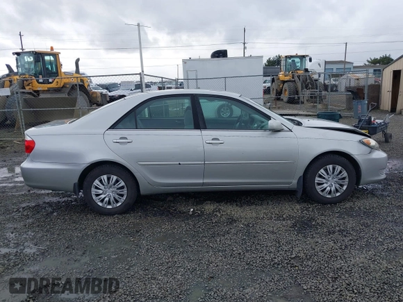2006 Toyota Camry STD z VIN 4T1BE32K86U157718, wystawiony jako IAAI lot #41805465 z przebiegiem 327 299 mil mil oraz . Historia ofert i sprzedaży dostępna na DreamBid. Obrazek 13.