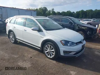2017 Volkswagen Golf S с VIN 3VWH17AU9HM533688, выставлен на аукционе IAAI как лот 40091125 с пробегом 82 578 миль миль и . История ставок и продаж доступна на DreamBid. Изображение 1.