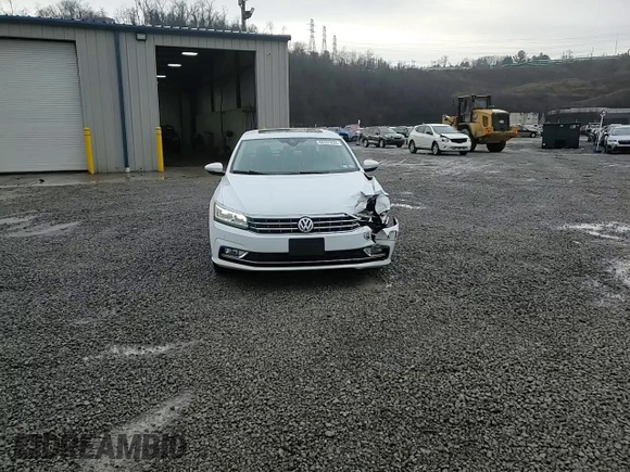 2018 Volkswagen Passat SEL Premium z VIN 1VWCA7A33JC017304, wystawiony jako Copart lot #86557824 z przebiegiem 74 001 mil mil oraz Szkoda całkowita • Salvage title. Historia ofert i sprzedaży dostępna na DreamBid. Obrazek 13.