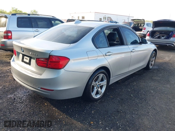 2014 BMW 3 Series 328d z VIN WBA3D3C58EK157097, wystawiony jako IAAI lot #42081036 z przebiegiem 117 898 mil mil oraz . Historia ofert i sprzedaży dostępna na DreamBid. Obrazek 4.