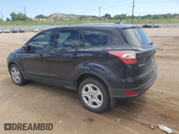 2017 Ford Escape S z VIN 1FMCU0F78HUE91357, wystawiony jako Copart lot #62545785 z przebiegiem 55 002 mil mil oraz Szkoda całkowita • Salvage title. Historia ofert i sprzedaży dostępna na DreamBid. Obrazek 2.