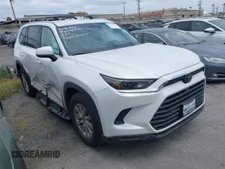 2024 Toyota Grand Highlander XLE with VIN 5TDAAAA55RS013662, listed as a IAAI auction lot 41828046 with 6,202 mi miles. Bid and sale history available at carsss.com. Image 1.