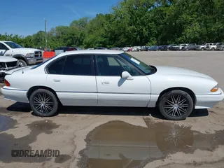 1993 Pontiac Bonneville SE z VIN 1G2HX53L8P1281104, wystawiony jako IAAI lot #42219547 z przebiegiem 113 292 mil mil oraz . Historia ofert i sprzedaży dostępna na DreamBid. Obrazek 13.
