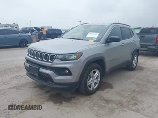 2023 Jeep Compass Latitude z VIN 3C4NJDBN3PT514117, wystawiony jako IAAI lot #41925688 z przebiegiem 50 468 mil mil oraz . Historia ofert i sprzedaży dostępna na DreamBid. Obrazek 17.