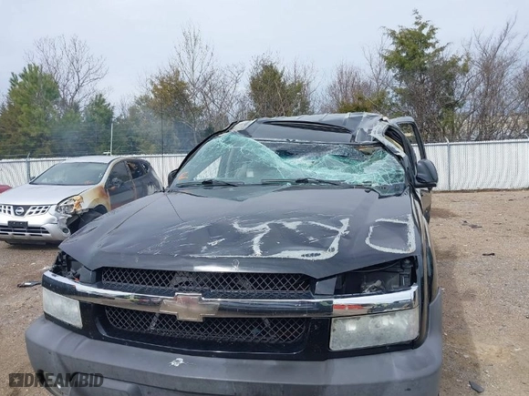 2005 Chevrolet Avalanche Z71 with VIN 3GNEK12Z05G260586, listed as a IAAI auction lot 41578877 with 247,305 mi miles. Bid and sale history available at carsss.com. Image 6.