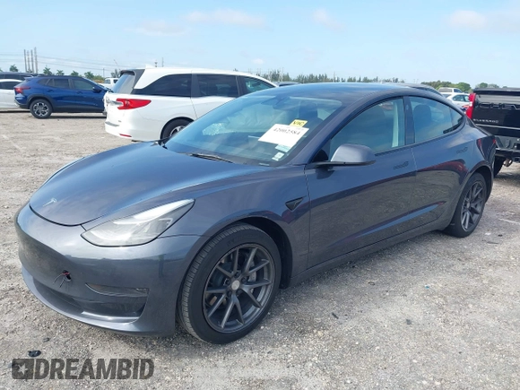 2023 Tesla Model 3 z VIN 5YJ3E1EA0PF403168, wystawiony jako IAAI lot #42002584 z przebiegiem 35 875 mil mil oraz . Historia ofert i sprzedaży dostępna na DreamBid. Obrazek 2.