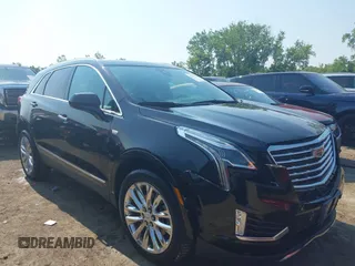 2017 Cadillac XT5 Platinum AWD z VIN 1GYKNFRS6HZ130626, wystawiony jako IAAI lot #42470536 z przebiegiem 128 129 mil mil oraz . Historia ofert i sprzedaży dostępna na DreamBid. Obrazek 1.