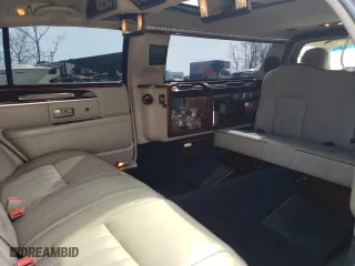 2007 Lincoln Town Car Executive w/Limousine Pkg with VIN 1L1FM88W67Y638140, listed as a Copart auction lot 49112625 with 123,496 mi miles and Clean Title. Bid and sale history available at carsss.com. Image 11.