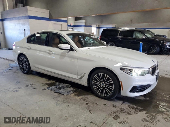 2019 BMW 5 Series 540i xDrive with VIN WBAJE7C53KWW37760, listed as a Copart auction lot 84263044 with 44,687 mi miles and Salvage Title. Bid and sale history available at carsss.com. Image 4.