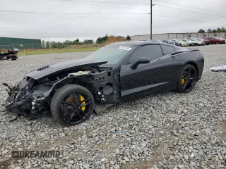 2015 Chevrolet Corvette 2LT z VIN 1G1YC2D72F5106032, wystawiony jako Copart lot #51037405 z przebiegiem 82 421 mil mil oraz Szkoda całkowita • Salvage title. Historia ofert i sprzedaży dostępna na DreamBid. Obrazek 1.