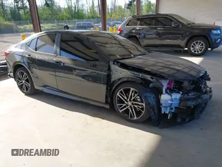 2025 Toyota Camry LE z VIN 4T1DBADK0SU016820, wystawiony jako IAAI lot #42170179 z przebiegiem 1 192 mil mil oraz . Historia ofert i sprzedaży dostępna na DreamBid. Obrazek 1.