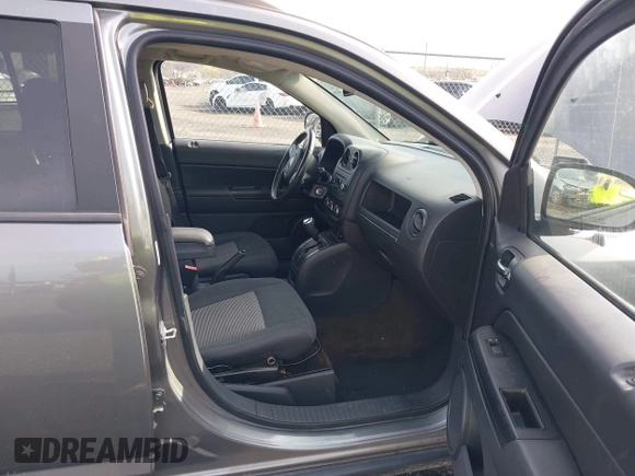 2013 Jeep Compass Latitude with VIN 1C4NJDEB7DD261645, listed as a IAAI auction lot 41948272 with 86,008 mi miles. Bid and sale history available at carsss.com. Image 5.