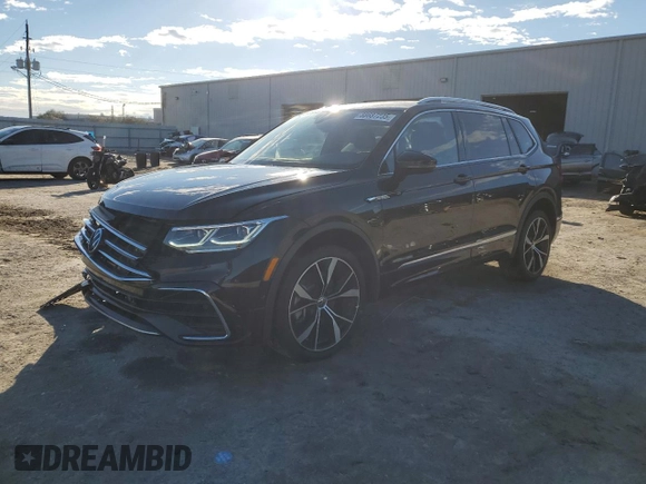 2023 Volkswagen Tiguan SEL R-Line z VIN 3VV4B7AX5PM060218, wystawiony jako Copart lot #88687235 z przebiegiem 37 997 mil mil oraz Szkoda całkowita • Salvage title. Historia ofert i sprzedaży dostępna na DreamBid. Obrazek 1.
