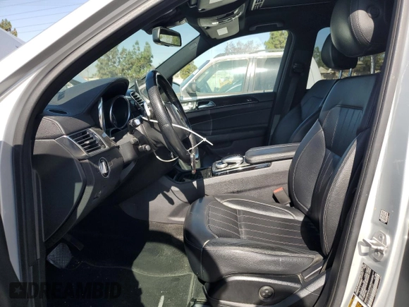 2017 Mercedes-Benz GLS 450 z VIN 4JGDF6EE8HA855120, wystawiony jako Copart lot #61001475 z przebiegiem 98 703 mil mil oraz Szkoda całkowita • Salvage title. Historia ofert i sprzedaży dostępna na DreamBid. Obrazek 7.