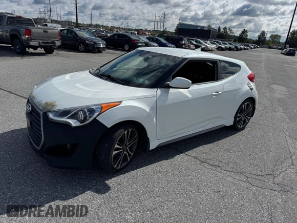 2016 Hyundai Veloster Turbo z VIN KMHTC6AE3GU296034, wystawiony jako Copart lot #59438335 z przebiegiem 121 565 mil mil oraz Czysty tytuł • Clean title. Historia ofert i sprzedaży dostępna na DreamBid. Obrazek 2.