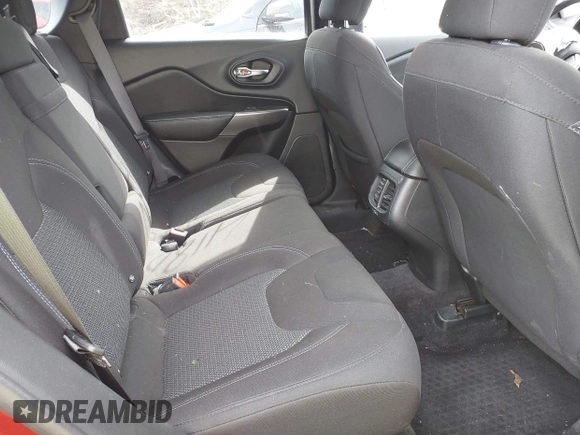 2019 Jeep Cherokee Latitude with VIN 1C4PJMCB2KD125898, listed as a IAAI auction lot 41809073 with 88,774 mi miles. Bid and sale history available at carsss.com. Image 8.