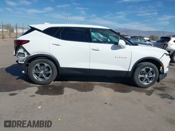 2023 Chevrolet Blazer LT z VIN 3GNKBCR4XPS116844, wystawiony jako IAAI lot #41622843 z przebiegiem 34 094 mil mil oraz . Historia ofert i sprzedaży dostępna na DreamBid. Obrazek 14.