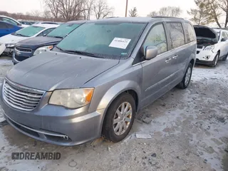 2014 Chrysler Town & Country Touring z VIN 2C4RC1BG2ER131605, wystawiony jako IAAI lot #41406423 z przebiegiem 167 567 mil mil oraz . Historia ofert i sprzedaży dostępna na DreamBid. Obrazek 17.