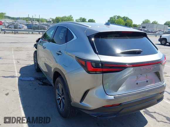 2025 Lexus NX 250 Premium z VIN 2T2GDCAZ1SC020537, wystawiony jako IAAI lot #42140775 z przebiegiem 2 349 mil mil oraz . Historia ofert i sprzedaży dostępna na DreamBid. Obrazek 3.