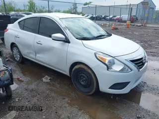 2019 Nissan Versa SV z VIN 3N1CN7AP6KL816836, wystawiony jako IAAI lot #42189863 z przebiegiem 93 699 mil mil oraz . Historia ofert i sprzedaży dostępna na DreamBid. Obrazek 1.