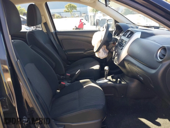 2016 Nissan Versa S z VIN 3N1CN7APXGL828172, wystawiony jako IAAI lot #40830717 z przebiegiem 53 910 mil mil oraz . Historia ofert i sprzedaży dostępna na DreamBid. Obrazek 5.