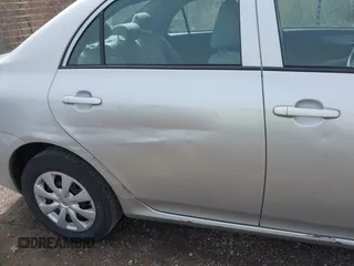 2010 Toyota Corolla z VIN 1NXBU4EE9AZ267054, wystawiony jako IAAI lot #41939018 z przebiegiem 135 373 mil mil oraz . Historia ofert i sprzedaży dostępna na DreamBid. Obrazek 6.