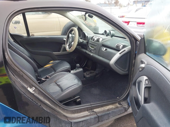 2008 Smart fortwo Pure z VIN WMEEJ31X28K195424, wystawiony jako IAAI lot #41789426 z przebiegiem 136 756 mil mil oraz . Historia ofert i sprzedaży dostępna na DreamBid. Obrazek 5.