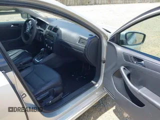 2011 Volkswagen Jetta SE z VIN 3VWDZ7AJ6BM050759, wystawiony jako IAAI lot #42214279 z przebiegiem 234 511 mil mil oraz . Historia ofert i sprzedaży dostępna na DreamBid. Obrazek 5.