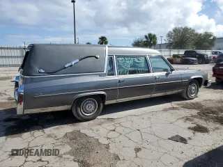 1988 Cadillac Brougham z VIN 1G6DW51Y2J9714052, wystawiony jako Copart lot #77274064 z przebiegiem 69 106 mil mil oraz Szkody całkowita. Historia ofert i sprzedaży dostępna na DreamBid. Obrazek 3.