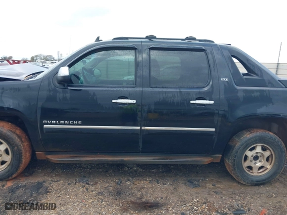 2011 Chevrolet Avalanche LTZ with VIN 3GNMCGE03BG300101, listed as a IAAI auction lot 41421743 with 240,692 mi miles. Bid and sale history available at carsss.com. Image 14.