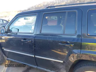 2010 Jeep Patriot Sport z VIN 1J4NF1GB2AD638062, wystawiony jako IAAI lot #41051186 z przebiegiem 204 239 mil mil oraz . Historia ofert i sprzedaży dostępna na DreamBid. Obrazek 14.