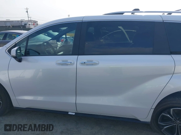 2025 Toyota Sienna Platinum z VIN 5TDESKFC0SS168394, wystawiony jako IAAI lot #42110535 z przebiegiem 7 905 mil mil oraz . Historia ofert i sprzedaży dostępna na DreamBid. Obrazek 15.