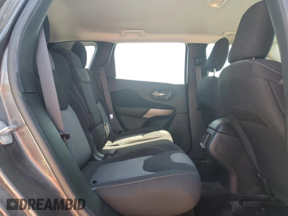 2018 Jeep Cherokee Latitude Tech Connect z VIN 1C4PJLCB8JD544024, wystawiony jako Copart lot #56214525 z przebiegiem 84 302 mil mil oraz Szkoda całkowita • Salvage title. Historia ofert i sprzedaży dostępna na DreamBid. Obrazek 11.