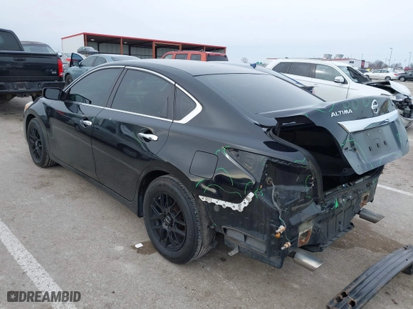 2015 Nissan Altima 2.5 with VIN 1N4AL3AP7FN324010, listed as a IAAI auction lot 41543122 with 137,178 mi miles. Bid and sale history available at carsss.com. Image 3.