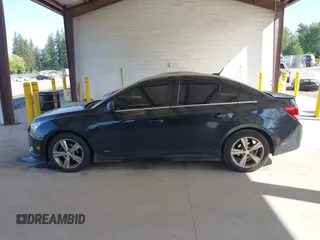 2014 Chevrolet Cruze 2LT z VIN 1G1PE5SB6E7260163, wystawiony jako IAAI lot #42182669 z przebiegiem 154 429 mil mil oraz . Historia ofert i sprzedaży dostępna na DreamBid. Obrazek 14.