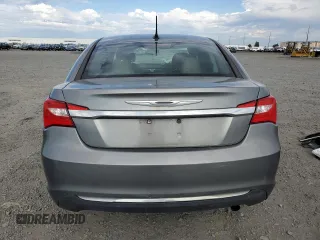 2012 Chrysler 200 Touring z VIN 1C3CCBBB1CN124689, wystawiony jako Copart lot #58743715 z przebiegiem 171 379 mil mil oraz Szkoda całkowita • Salvage title. Historia ofert i sprzedaży dostępna na DreamBid. Obrazek 6.