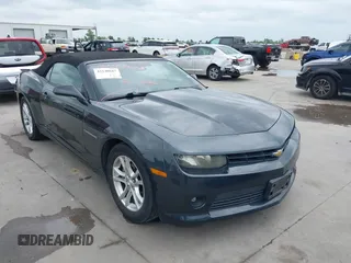 2015 Chevrolet Camaro LT z VIN 2G1FD3D36F9135883, wystawiony jako IAAI lot #42140687 z przebiegiem 135 897 mil mil oraz . Historia ofert i sprzedaży dostępna na DreamBid. Obrazek 1.
