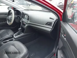 2017 Hyundai Elantra Value Edition z VIN KMHD84LF6HU226416, wystawiony jako IAAI lot #41298971 z przebiegiem 131 863 mil mil oraz . Historia ofert i sprzedaży dostępna na DreamBid. Obrazek 5.