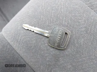 2001 Toyota Camry CE z VIN JT2BG22K410587070, wystawiony jako IAAI lot #42388043 z przebiegiem 119 183 mil mil oraz . Historia ofert i sprzedaży dostępna na DreamBid. Obrazek 11.